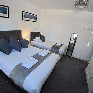 Oakhurst Gatwick B&B